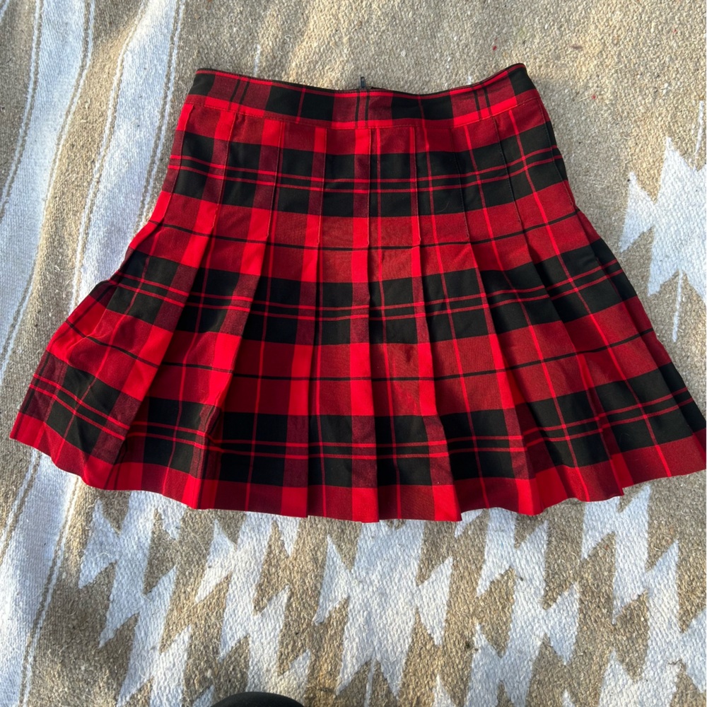 Black and red plaid pleaded mini skirt